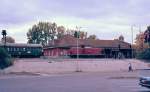 Rangierarbeiten im Nrnberger Nordostbahnhof am 10.10.84. Blick nach Sden auf das inzwischen abgebrochene Empfangsgebude.