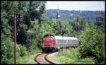 211195 war am 29.6.1993 um 13.45 Uhr bei Reistenhausen mit dem 6082 nach Miltenberg unterwegs.