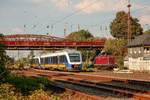 NWB VT 648 430 als RE10 und rechts AIXrail 211 345-4 in D�sseldorf Rath, September 2020.