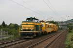 211 074 mit Baugermpel am 04.08.2010 in Thngersheim im Maintal.