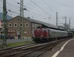 V100 2299 der VEB erreicht mit ihrem RE aus Frankenberg(Eder) den Bahnhof Marburg. Mit diesem Zug wollten wir dann auch wieder zur�ck nach Frankenberg fahren. Aufgenommen am 23.10.2010.