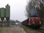 Ein rauchende und qualmende V100 “Emsland” der Emsl�ndische Eisenbahn GmbH (ehemalige 211 308-2) w�hrend rangierarbieten in Ramsloh am 19-3-2010. 