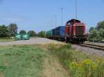 D25 (ex-DB 211 345-4) der Bentheimer Eisenbahn AG mit eine bergabegterzug Drpen-Salzbergen fr die Emslndische Eisenbahn GmbH bei die Mllumschlag in Drpen am 16-7-2010.