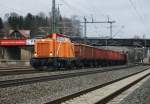 211 237 von Northrail durch am 11.M�rz 2012 mit ihren Rum�nischen Eaos-Wagen den Bahnhof Kronach.