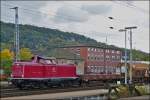 - Highlight in Trier -  Am 15.10.2012 konnte ich im Hauptbahnhof von Trier die V 100 2091 der Vulkan-Eifel-Bahn mit einem Bauzug am Hacken ablichten.