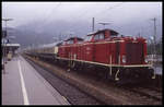 NeSa V 1001128 und V 100 2335 sind hier vor einem Sonderzug am 28.6.2002 im Bahnhof Garmisch Partenkirchen zu sehen.