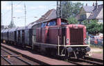 212029 bespannte am 26.5.1990 als Zubringer zum Eisenbahn Museum in Darmstadt Kranichstein den Oldtimer Personenzug für die Mitglieder der BDEF Tagung.