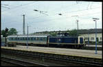 212253 erreicht hier am 13.5.1995 mit dem Personenzug aus Bedburg um 14.30 Uhr den Bahnhof Düren. Der Zug besteht neben der Lok nur aus einem Steuerwagen!