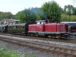 Die Diesellokomotive 212 007-9 verkehrte unter anderem mit dem 1923 gebauten Abteilwagen, Bauart Cd-21b (Halle 44576) zwischen Eisenbahnmuseum Bochum-Dahlhausen und Essen-Hauptbahnhof.