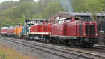 Die Diesellokparade für den Fototag am 1. Mai 2017 im Eisenbahnmuseum Bochum wird von der hauseigenen 212 007-9 angeführt.