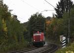 Schienenputzzug in Neckargerach.
Unvermittelt kommt die DB 212 347-9 ums Eck am heutigen Vormittag.
Ziel der Reinigungsfahrt ist Eberbach am heutigen 27.10.2020