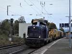 DIESELLOK 212 024-4 MIT BAUZUG IN HAIGER  Die blaue 212,hier mit 2 Gleisbauwagen,auf der DILLSTRECKE im Bahnhof HAIGER,  am 7.10.20