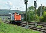 212 261 hat ihren zweitägigen Verschubdienst nun erledigt und den Holzzug komplettiert samt einer 193ziger in Neckarelz hinterlassen.