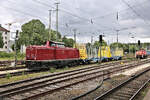 Alte Diesellok mit modernen G�terwagen. Diese Zugkomposition fuhr mir am 12.5.2026 um 13.45 Uhr in Form der 212089-7 im HBF Ulm vor die Kamera.