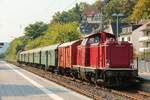 DB 194 158-2 mit Sonderzug nach Brohl und am Schluss des Zuges DB 212 079-8 in Oberwinter, August 2026.