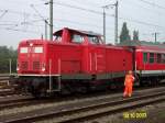 DB-AG Diesellok 212 323-0 mit RegionalBahn in Emden Hbf.