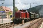 212 084-8 und 64 419 am Schluss mit dem Sonderzug nach Seebrugg kurz vor der Abfahrt in Neustadt(Schwarzw) am 9.8.08