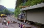 212 136 schiebt die neue Brcke auf die alte Brcke  Calw  19.05.90