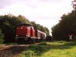 Die Emsland II (ex-DB 212 194-5) der Emslndische Eisenbahn GmbH mit bergabegterzug 56456 Ocholt-Sedelsberg in Barel am 19-8-2004.