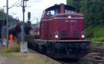 Die 212 240-6 der EfW fuhr am 12.06.2009 in Stolberg Hbf mit einem Bauzug ein.