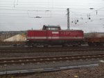 Wenn die EGP ihre Lok 212 024-4 besser putzen wrde knnte man sogar die Anschriften am Lngstrger deutlich lesen. So gesehen in der Nhe von Chemnitz-HBF. Standort war der Altpapier-Handel in der Hilbersdorfer Strae (ehemaliger Kohlehandel).