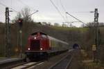 Die V100 2091 am 04.12.2011 mit dem ersten Weihnachtssonderzug zum Aachener Weihnachtsmarkt. Hier kurz vor dem Ziel in Eilendorf.