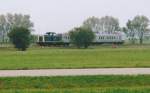 Ein Wendezug am 9.10.92 beim Rothenburger Flugplatz. Die Start- und Landebahn liegt hinter den Bumen. 