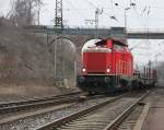 212 310-7 erreicht mit ein paar leeren 6-achsigen Flachwagen aus Kassel kommend den Bahnhof Eichenberg.