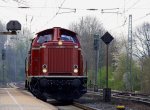 212 325-5 und die 260 312-4 beide von der EfW-Verkehrsgesellschaft kommen durch Kohlscheid als Lokzug aus Richtung Aachen-West und fahren in Richtung Herzogenrath am 13.4.2012.