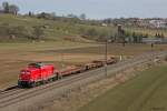 Eine modellbahngerechte Fuhre bespannte 212 036-8 am 8. Mrz 2013. Mit nur drei Niederbordwagen konnte ich sie auf der Filsbahn bei Uhingen festhalten.