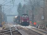 In der Nacht von Samstag auf Sonntag wurde Weiche 1 vor dem Bahnhof Serrig erneuert. 212 024-4 hilft am 07.04.2013 beim Einschottern und erledigt auch sonst alle anfallenden Rangierarbeiten auf der Baustelle.