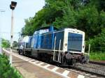 Eine V 100 mit ihrem Unkrautspritzwagen am 28.06.2012 in Michelau, weil Zug kann man das ja wohl nicht nennen.