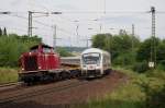 212 309 mit leeren Containerzug und ein IC am 15.08.2013 in Gtzenhof.