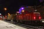 DB Services 212 317 mit einem Putzwagen und DB Services 212 034 am 9.11.13 beim Kopf machen in München Hbf.