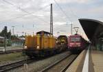 212 097-0 steht am 12.September 2015 mit einem Bauzug im Bahnhof Bamberg.