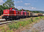 212 297-6 und 213 339 von der Rennsteigbahn stehen am 10.06.16 im Bhf. von Walldorf/Werra um ein Holzzug zu holen um ihn nach Erfurt zu bringen.
