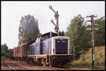 212060 fährt hier am 10.8.1989 um 18.33 Uhr mit ihrem Güterzug in Bödigheim nach Seckach aus.