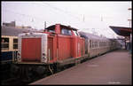 212325 mit S Bahn Zug nach Solingen wartet am 7.12.1989 um 10.52 Uhr im Bahnhof Wuppertal Oberbarmen auf die Weiterfahrt.