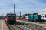 628 477 f�hrt aus dem Kaiserslauterer Hauptbahnhof aus, w�hrend die 212 285-1 mit F�hrerstandsmitfahrten besch�ftigt ist.