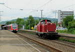 212 309-9 von LoConnect durchfährt am 10.07.2017 den Bahnhof Oberesslingen