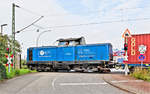 Die Diesellokomotive 212 009-5 drückt einen Containerzug in den drittgrössten Containerhafen Europas hinein.Bild Hamburg Waltershof/Zellmannstrasse 22.9.2017