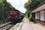 Unkrautspritzzug: 212 329-7 und 212 265-3 brausten mit flottem Tempo durch den Haltepunkt Siersburg auf der Niedtalbahn.