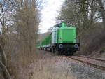 V100.57 (92 80 1212 357-8 D-SRA) der Salzburger Eisenbahn Transportlogistik (SETG) auf dem Reststück der Scheldetalbahn nahe Breidenstein (19.03.2021)