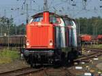 212 063-2 und 212 270-3 der NBE (Nordbayerische Eisenbahn) fahren als Lz am 21.08.2012 durch den Stolberger Hbf.