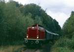 Auf dem Weg nach Marienheide ist 212 023 mit einem Sonderzug nach Neuenrade am 27.09.1998.
