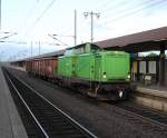 Auf dem Weg nach Hannover drängte sich am Morgen des 30.05.2013 in Göttingen schon die 212 268-7 (V100 01) mit zwei Hochbordwagen am Haken vor die Linse.
