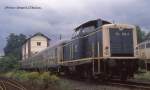 Ein aus 212372 und Silberlingen gebildeter Personenzug stand am 2.7.1988 im BW Nidda und wartete auf seinen nächsten Einsatz.