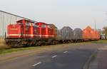 Lok  Caro  212 297-6 D-RSBG hinter Lok  Diana  213 339-5 D-RSBG und leerem Holzzug am 27.10.2014 in Torgelow - hier an der Ladestrasse in der Borkenstrasse.