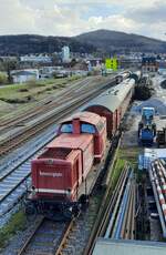 Die Rennsteigbahn 213 334 stand am 25.03.2023 in Ilmenau.