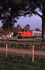 Anlsslich des 90-jhrigen Streckenjubilums der Auerfernbahn fand am 13.9.03 eine  Sonderfahrt mit V100 von Mnchen ber Kempten nach Reutte/Tirol und zurck statt.